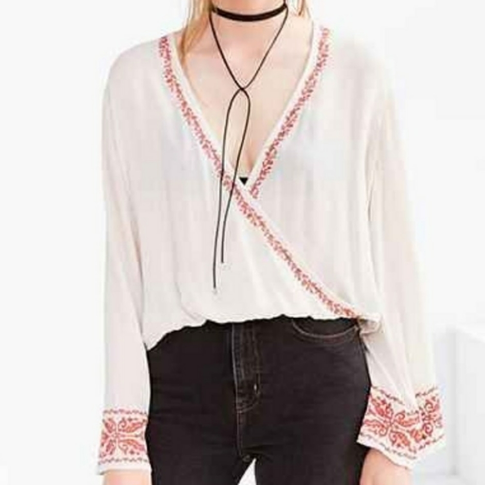 ECOTE cara embroidered bell sleeve hi low blouse